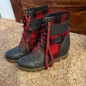 Sorel Plaid Lace-Up Women's Boots